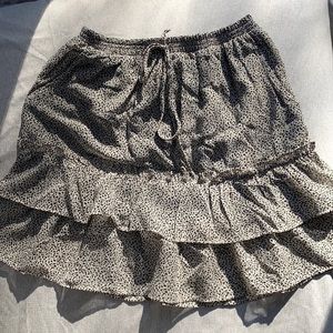 Cute flowy summertime black and white skirt.